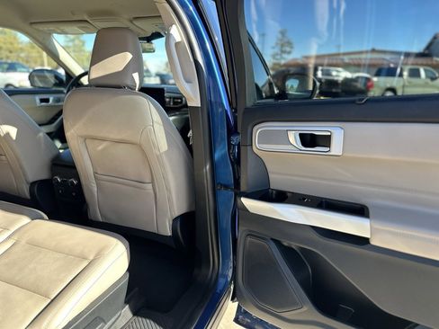 Used 2021 Ford Explorer Limited w/ Equipment Group 301A image 10