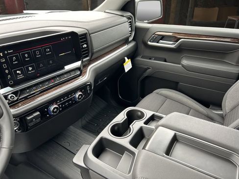 New 2026 GMC Sierra 1500 SLE w/ X31 Off-Road Package AWD/4WD image 25