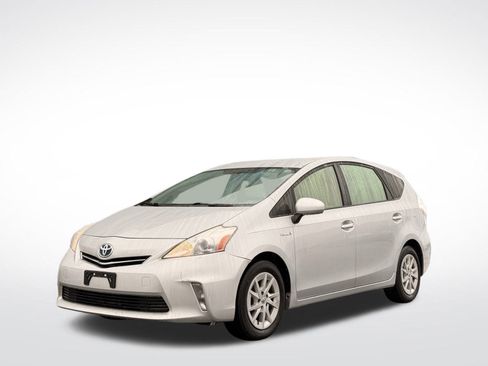 Used 2014 Toyota Prius V Two image 9
