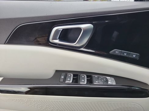 Used 2023 Kia Carnival SX image 17