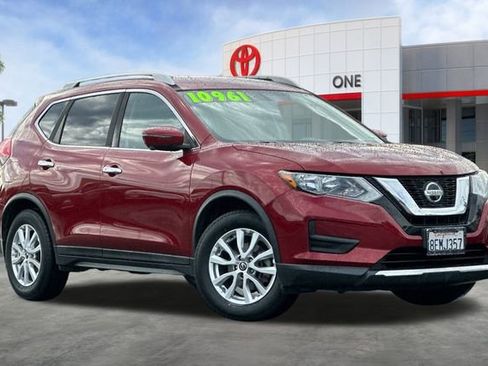 Used 2018 Nissan Rogue SV w/ Premium Package image 2