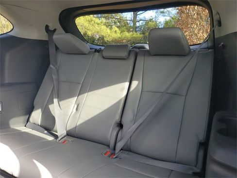 Used 2022 Toyota Highlander Platinum image 11