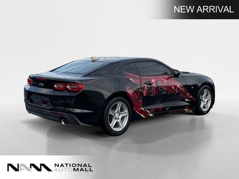Used 2019 Chevrolet Camaro LT RWD image 5