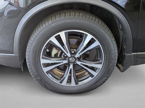 Used 2019 Nissan Rogue SV w/ Premium Package image 21