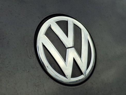 Used 2019 Volkswagen Beetle 2.0T SE FWD image 29