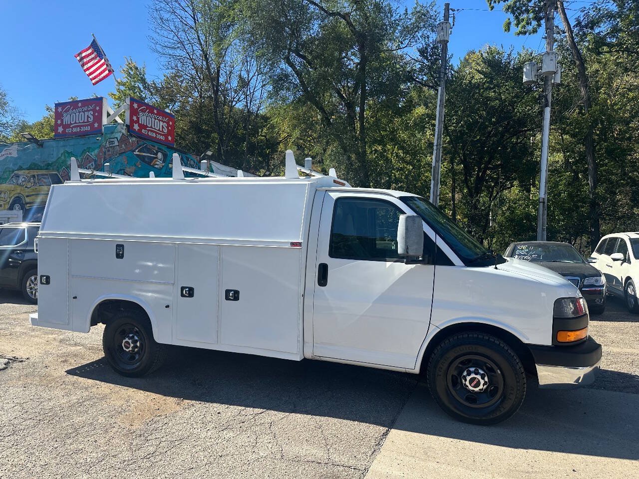 Used 2015 GMC Savana 3500 RWD image 1