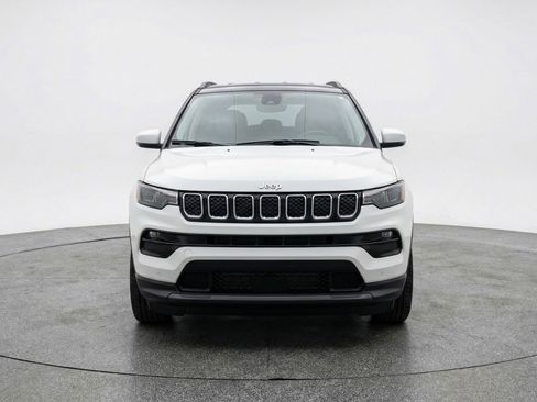 Used 2025 Jeep Compass Limited image 2