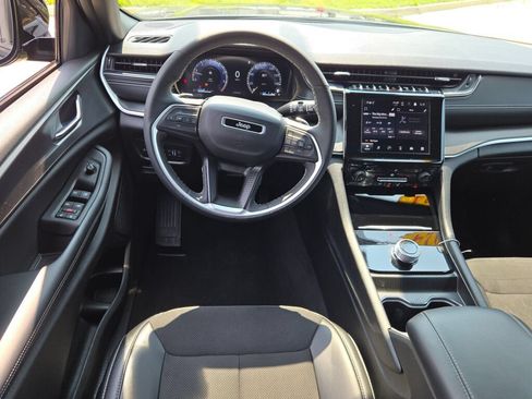 Certified 2024 Jeep Grand Cherokee Altitude AWD/4WD image 17