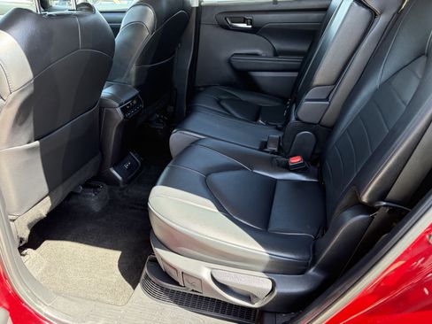 Certified 2024 Toyota Highlander XLE AWD/4WD image 22