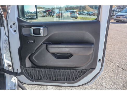 Used 2021 Jeep Gladiator Sport image 15