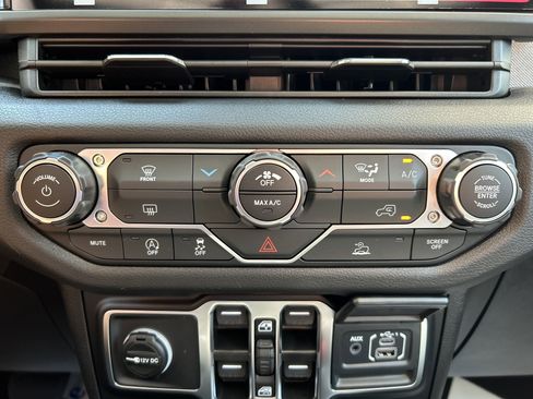 New 2025 Jeep Gladiator Sport image 46