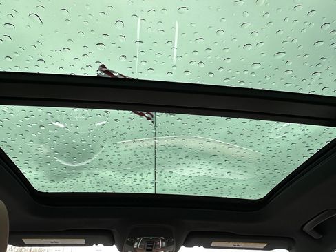 Used 2022 Audi e-tron Premium Plus w/ Premium Plus Package image 26