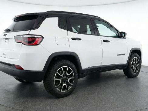 Used 2025 Jeep Compass Trailhawk AWD/4WD image 9