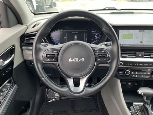 Used 2022 Kia Niro EX Premium FWD image 19