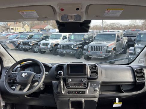 Used 2025 RAM ProMaster 3500 w/ Convenience Group image 32