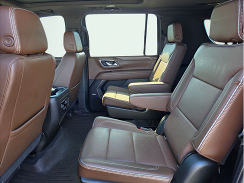 Used 2021 Chevrolet Suburban High Country AWD/4WD image 13