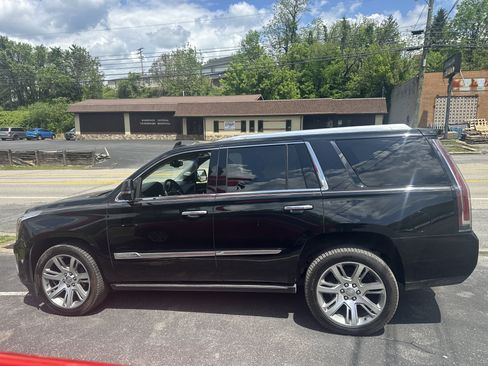 Used 2016 Cadillac Escalade Premium AWD/4WD image 9