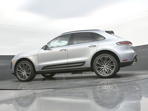 New 2026 Porsche Macan image 30