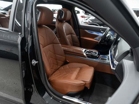 Used 2023 BMW 760i xDrive AWD/4WD image 11