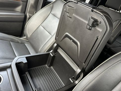 Used 2022 Chevrolet Suburban Premier image 33