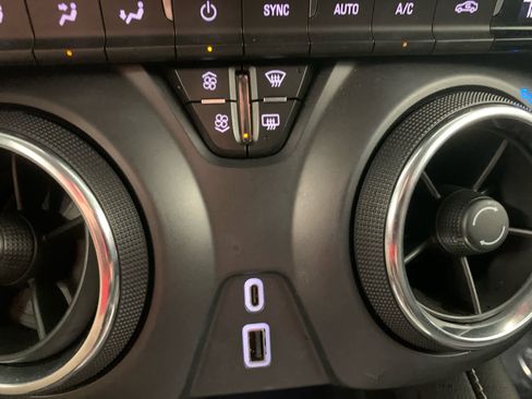 Used 2024 Chevrolet Blazer LT FWD image 32