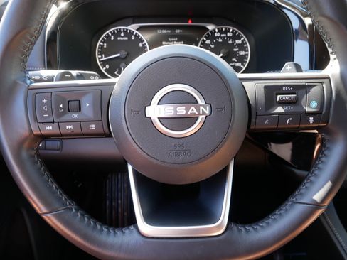 Used 2025 Nissan Pathfinder SV image 25