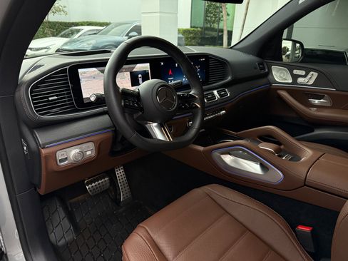 Used 2025 Mercedes-Benz GLS 580 GLS 580 image 24