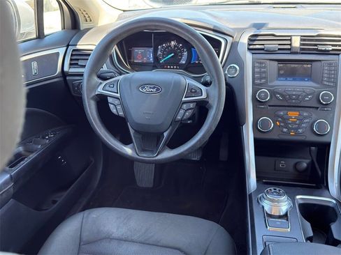Used 2018 Ford Fusion SE image 29
