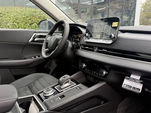 Used 2025 Mitsubishi Outlander SE image 30