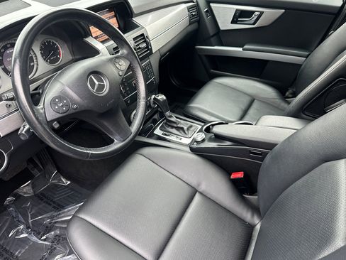 Used 2011 Mercedes-Benz GLK 350 4MATIC image 4