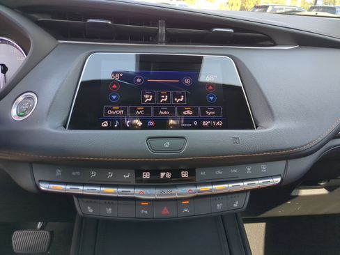 Used 2019 Cadillac XT4 Premium Luxury image 21