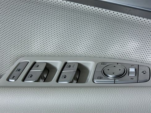 Used 2025 Genesis G70 2.5T w/ Sport Prestige Package image 14