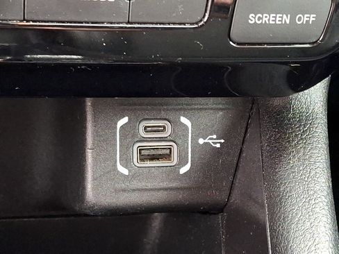 Used 2024 Jeep Compass Latitude image 24