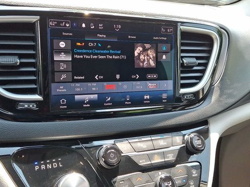 Certified 2023 Chrysler Pacifica Touring-L FWD image 20