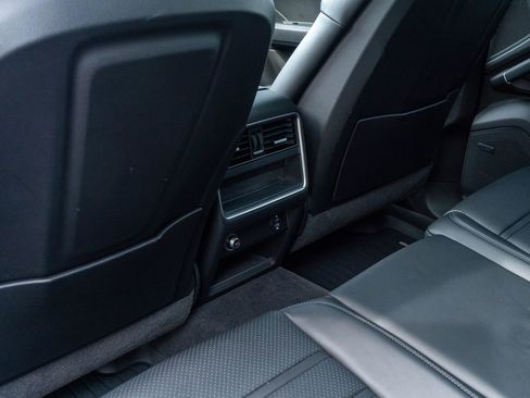 Certified 2023 Porsche Cayenne image 33