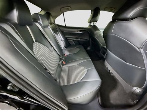 Certified 2021 Toyota Camry SE image 24