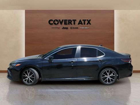 Used 2024 Toyota Camry SE FWD image 2