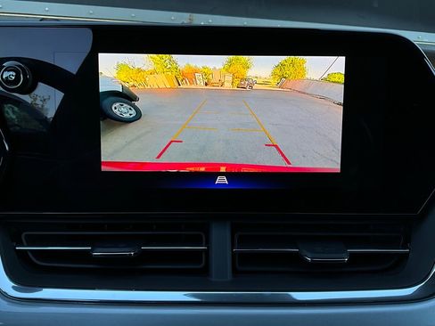 Used 2025 Chevrolet Trax LT image 30