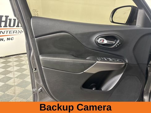 Used 2022 Jeep Cherokee Limited w/ Mopar Interior Package AWD/4WD image 8