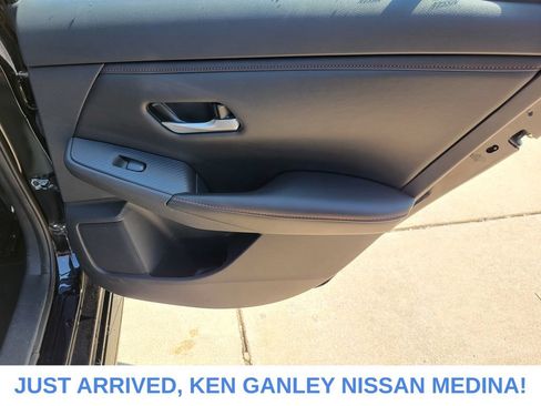 Certified 2025 Nissan Sentra SR FWD image 19