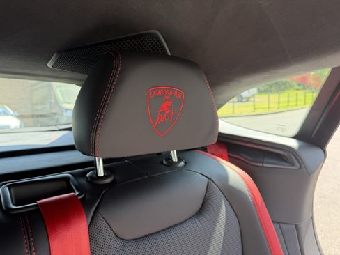 Used 2025 Lamborghini Urus SE AWD/4WD image 22