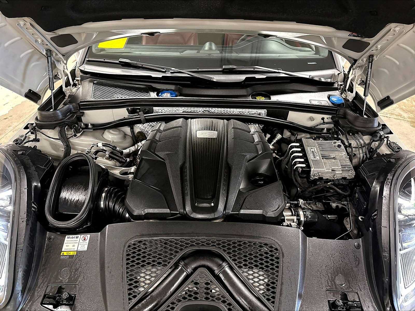 Certified 2022 Porsche Macan GTS AWD/4WD image 32