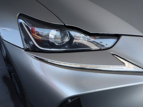 Used 2018 Lexus IS 350 F Sport image 47