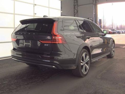 Used 2025 Volvo V60 B5 Cross Country Plus image 3