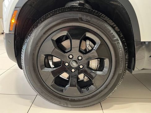 Used 2022 Land Rover Defender 110 X-Dynamic SE AWD/4WD image 18