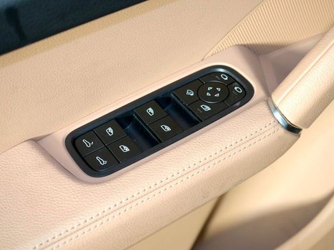 Certified 2023 Porsche Cayenne image 16