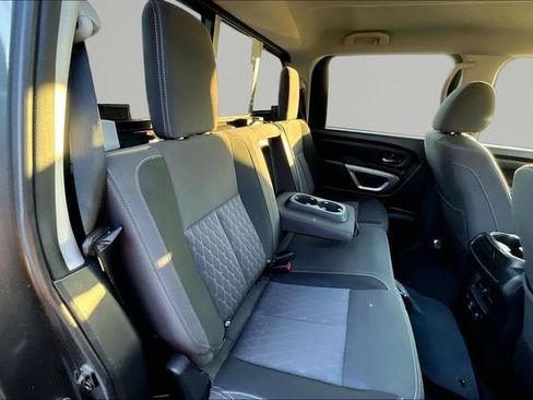 Used 2021 Nissan Titan SV w/ SV Convenience Package image 17