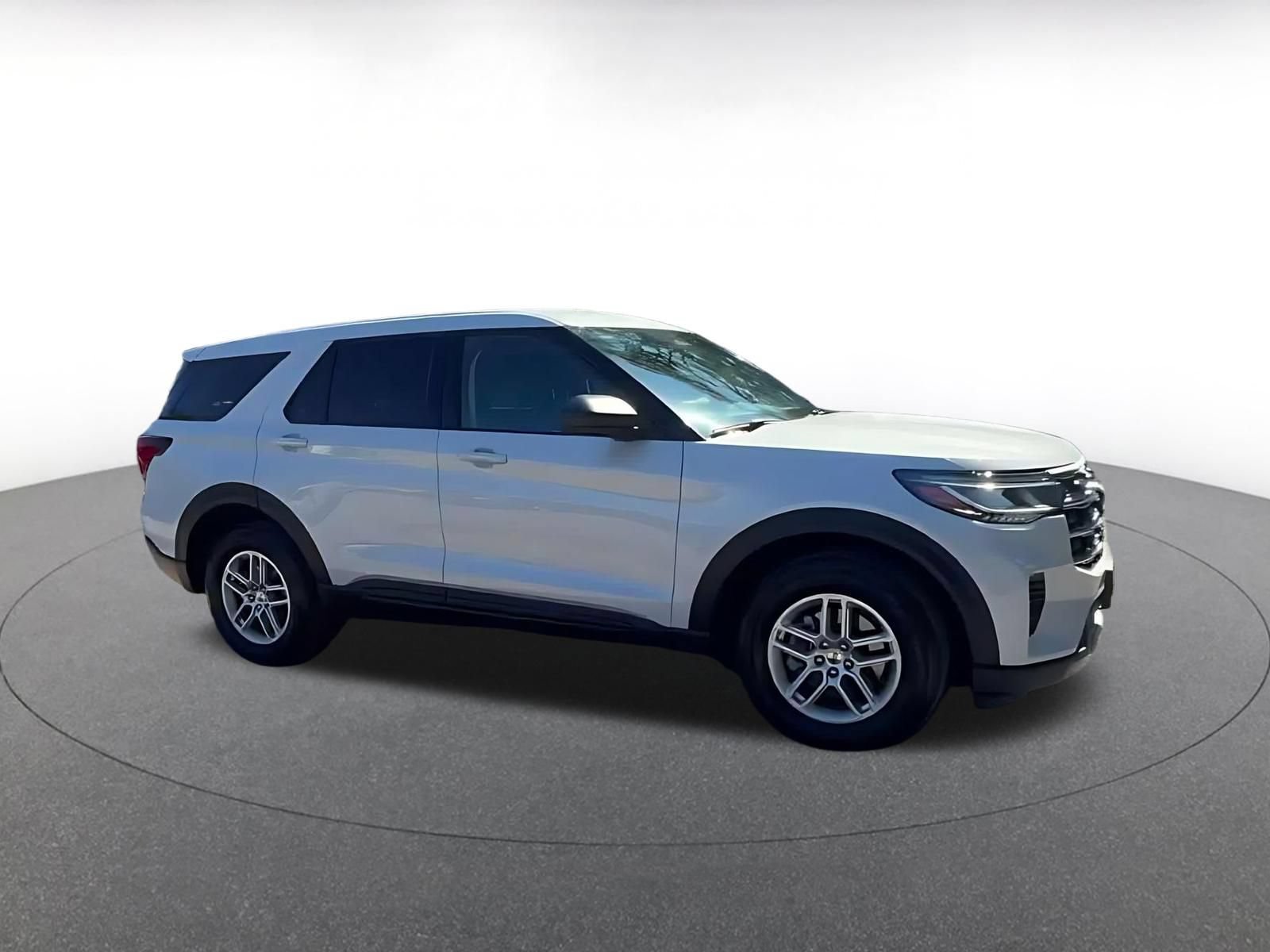Used 2026 Ford Explorer Active AWD/4WD image 2
