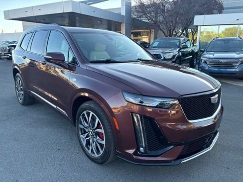 Used 2023 Cadillac XT6 Sport w/ Technology Package AWD/4WD image 4