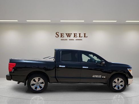 Used 2018 Nissan Titan SV w/ SV Convenience Package RWD image 5